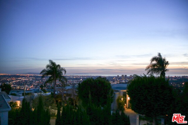 Foto del edificio - 1526 Blue Jay Way