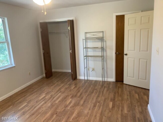 Building Photo - 2 br, 2.5 bath Townhome - 1497 Live Oak Dr