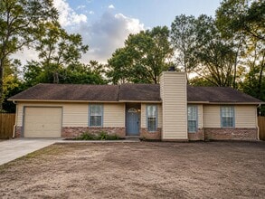 Building Photo - 303 Springwood Cir