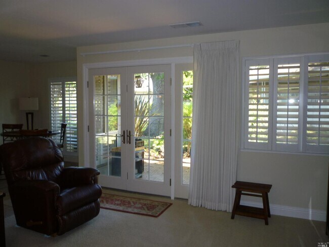 Foto del edificio - 340 Twin Lakes Dr