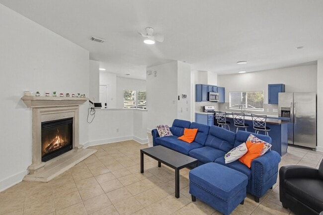 Foto del edificio - 800 Lightningbug Ln