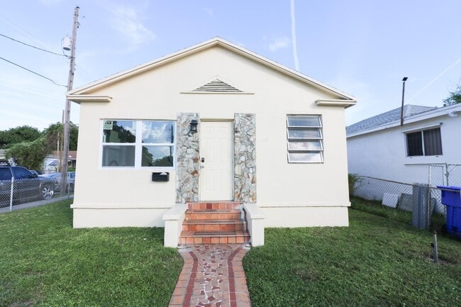 Available now! Bedroom For Rent In Shared Home (shared kitchen and 2 baths) - Available now! Bedroom For Rent In Shared Home (shared kitchen and 2 baths)