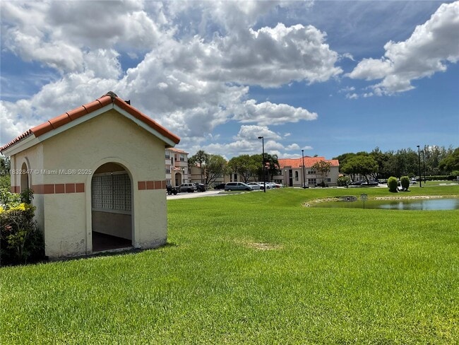 Building Photo - 3320 Pinewalk Dr N