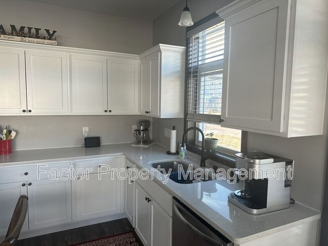 Building Photo - 312 Prairie Rose Trl