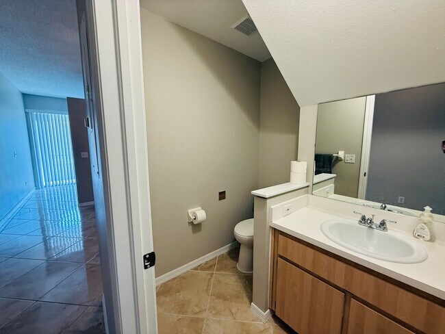 Building Photo - 2843 Thaxton Dr