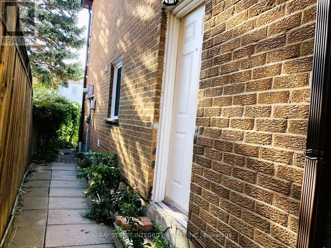 Building Photo - 4145 Quaker Hill Dr