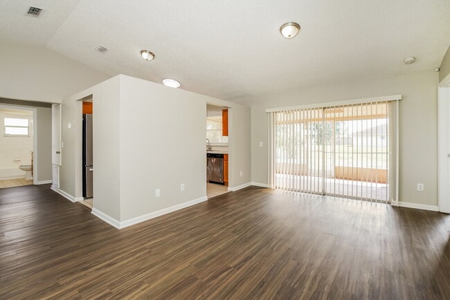 Foto del edificio - 646 Jaguar Ct