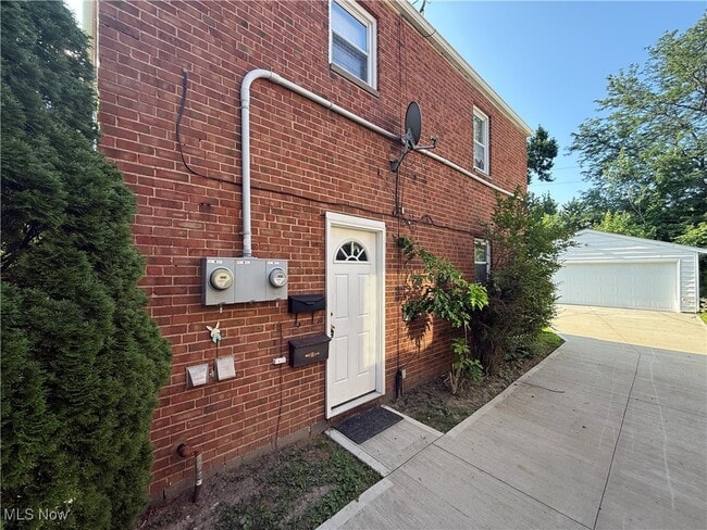 Building Photo - 21250 Crystal Ave