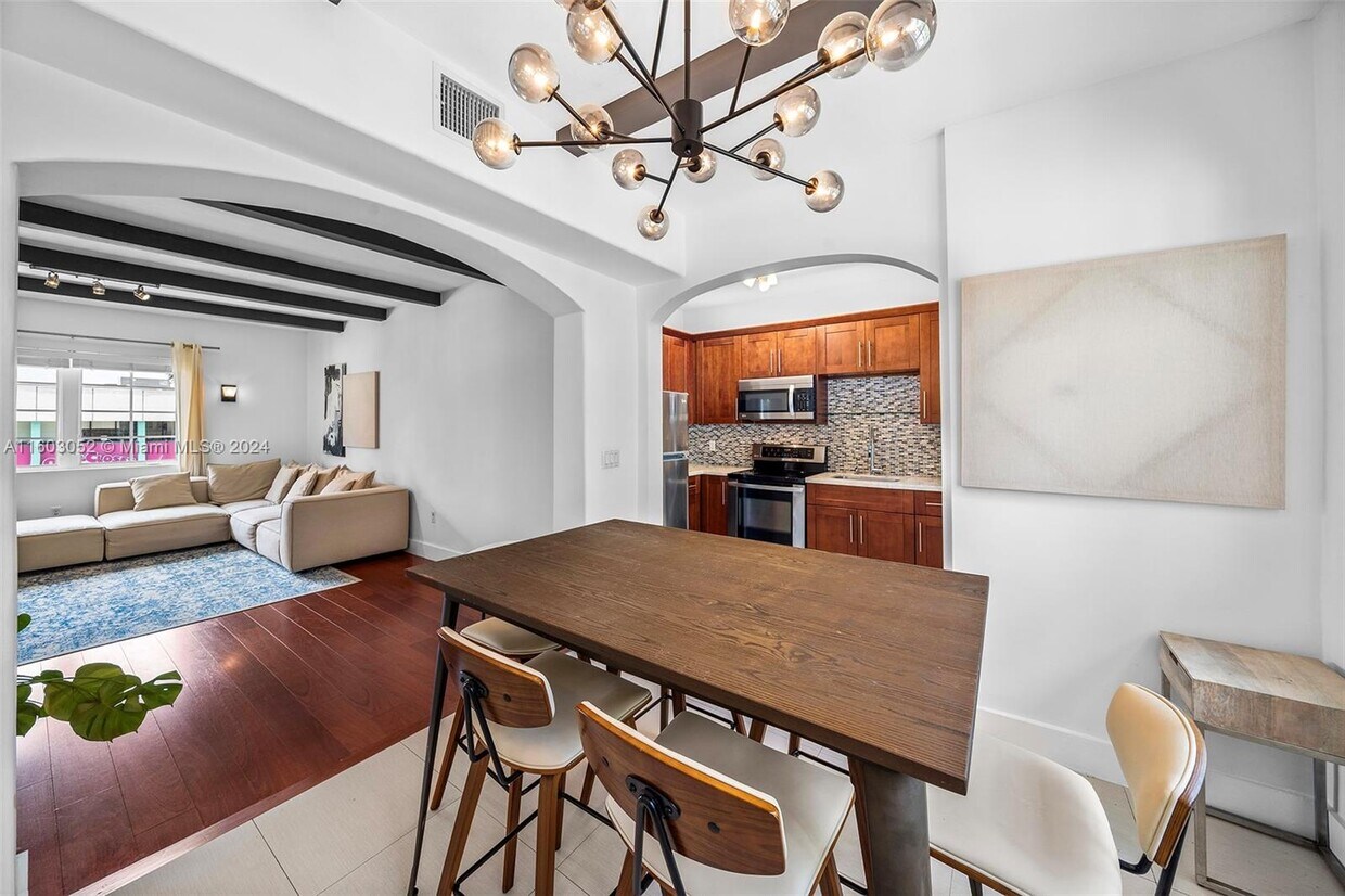 Foto principal - 305 NE 24th St