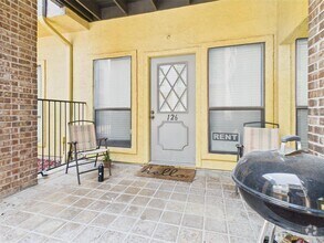 Building Photo - 806 W 24th St