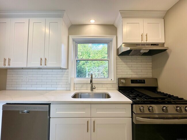 Building Photo - 210 Highland Ave