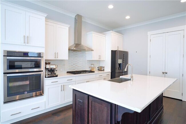 Building Photo - 6030 Richwood Cir