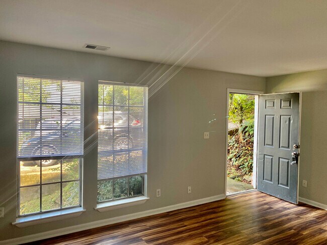 Foto del edificio - 3734 Chula Vista Dr