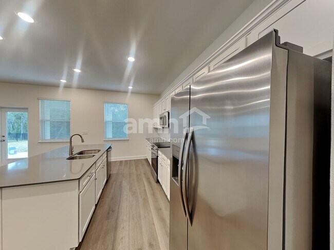 Foto del edificio - 3720 Ctr Cv Ln