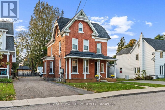 Building Photo - 258-258 John St N
