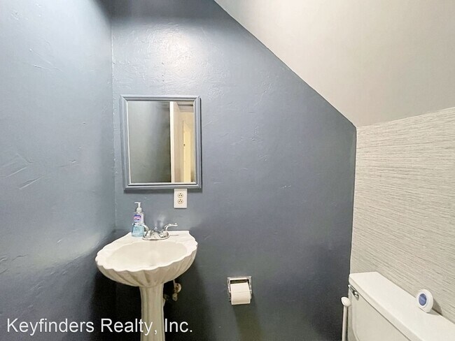 Building Photo - 2 br, 1.5 bath House - 5244 Stumberg Ln.Un...
