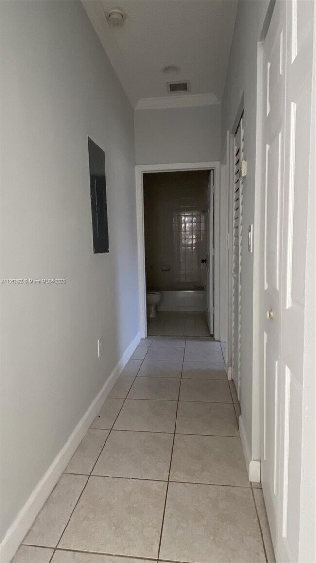 Foto del edificio - 2321 NE 42nd Cir
