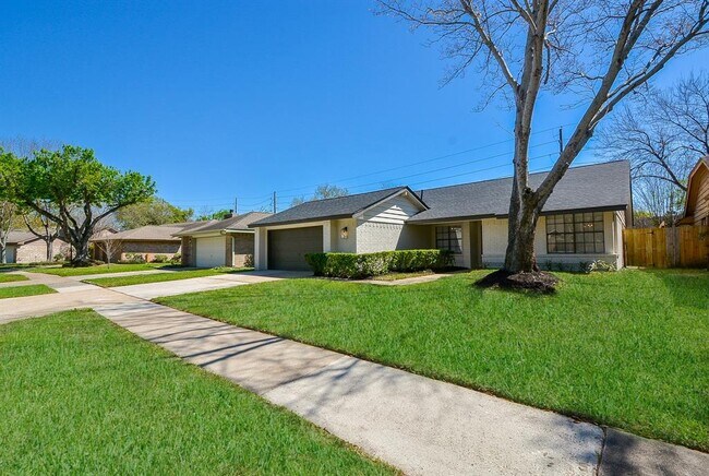 Building Photo - 12039 Canterhurst Way