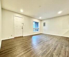 Building Photo - 59 Queenston St