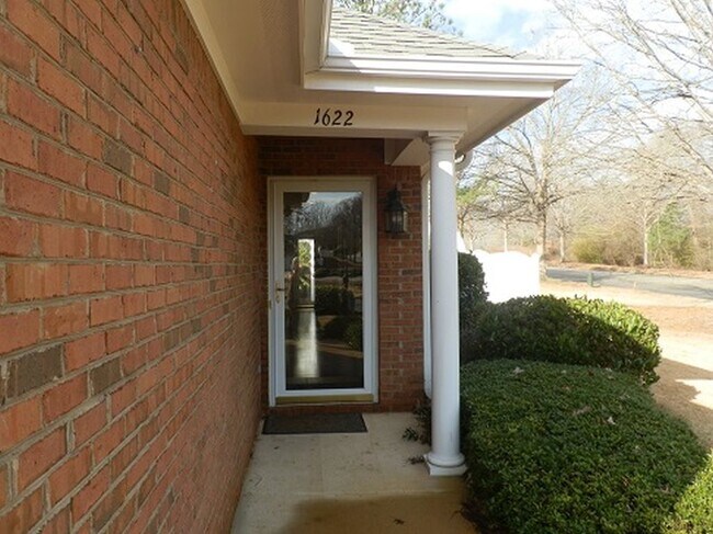 Building Photo - 1622 Over Cup Cir