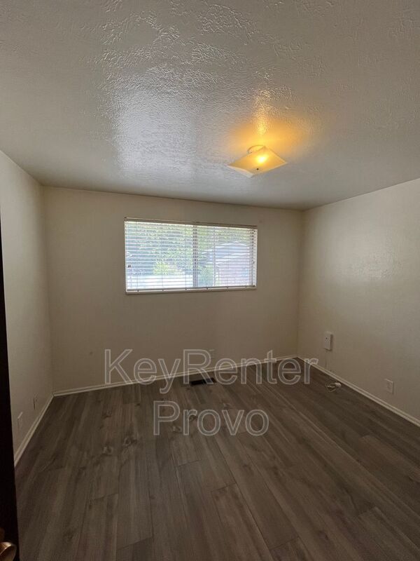Building Photo - 465 E 535 S