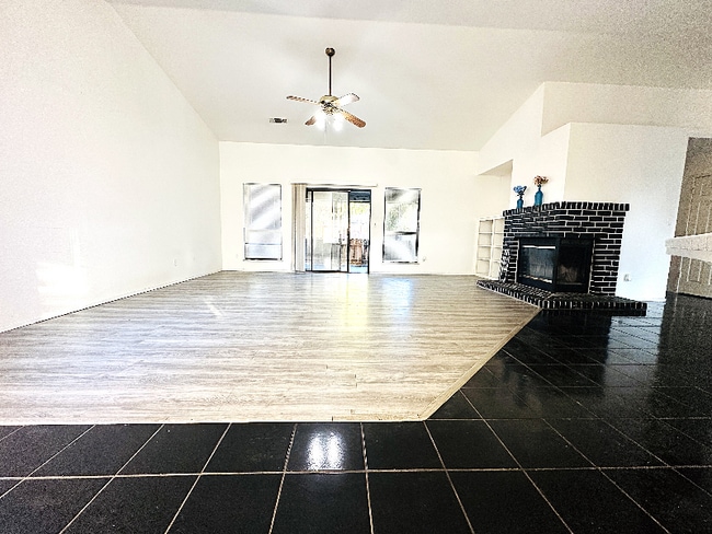 Building Photo - 912 Mandana Ct