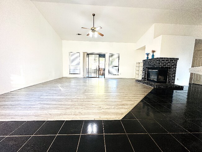 Foto del edificio - 912 Mandana Ct