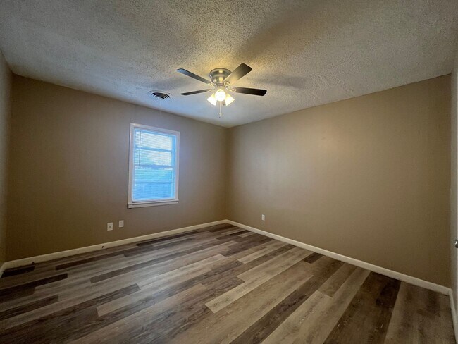 Foto del edificio - 4 Bed 3 bath in LISD