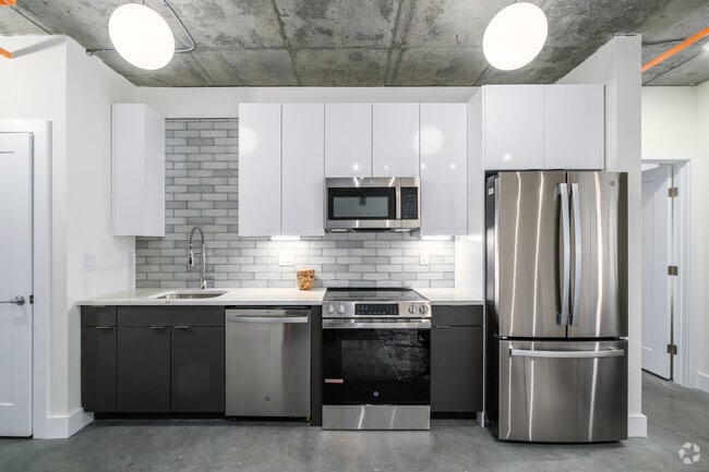 1BR, 1BA - 449SF - Kitchen - The Gotham