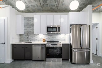 1BR, 1BA - 449SF - Kitchen - The Gotham