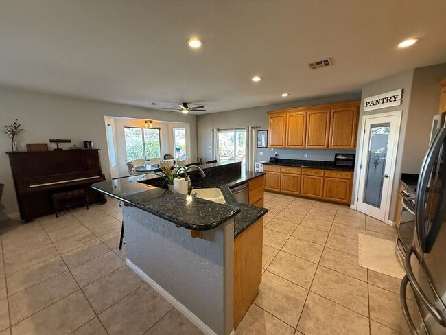 Building Photo - ?Unfurnished  dream home in the magical bo...