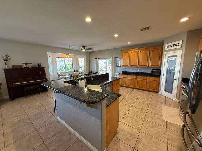Foto del edificio - ?Unfurnished  dream home in the magical bo...