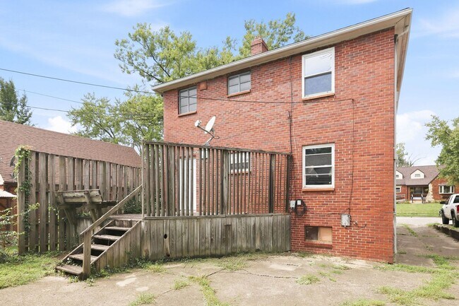 Building Photo - 960 Sherwood Dr