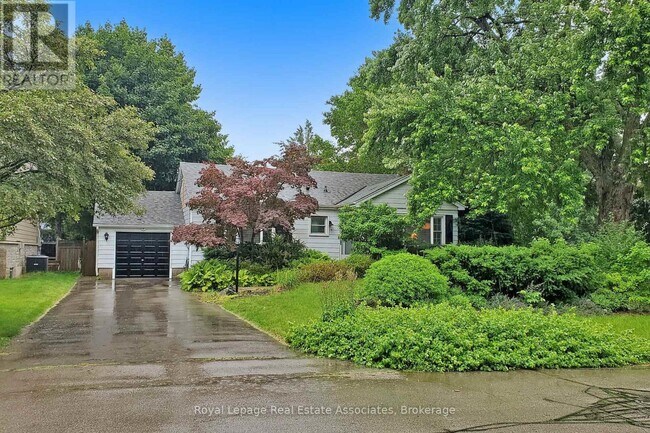 Photo du bâtiment - 925 Kingsway Dr