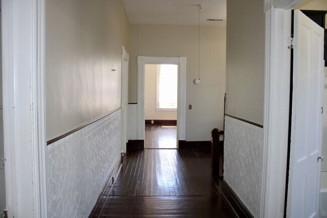 Foto del edificio - 2 bed / 1.5 bath on Rutledge St.