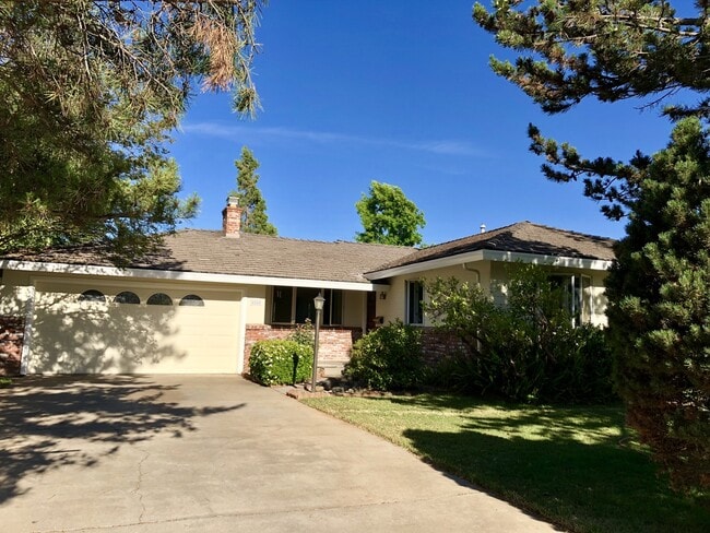 Building Photo - 4044 Cayente Way