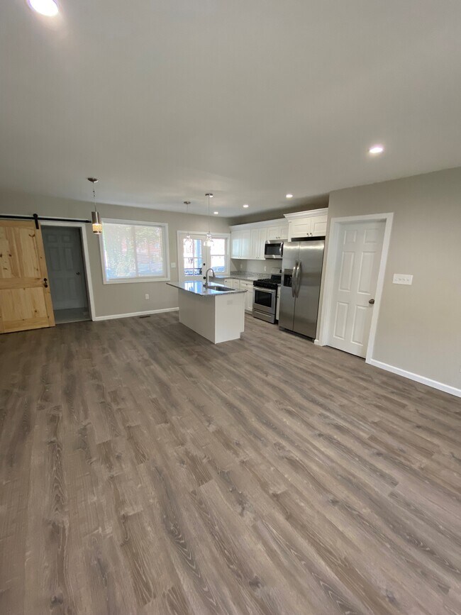 Building Photo - 950 Argonne Dr