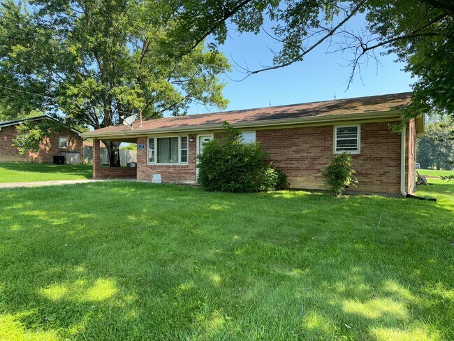 Building Photo - 3 Bedroom, 1 Bath Home Located in Baileyto...