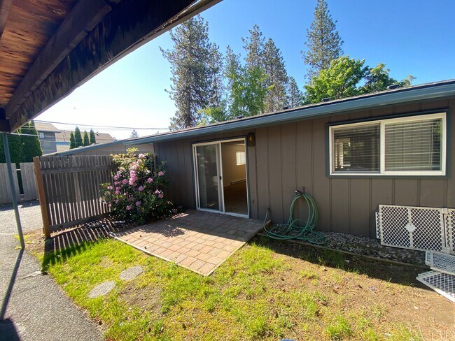 Foto del edificio - 2909-2911 E. 33rd Ave