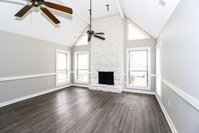 Foto del edificio - 6628 Birch Run Ln