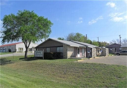 Primary Photo - 400 Brewster Ave