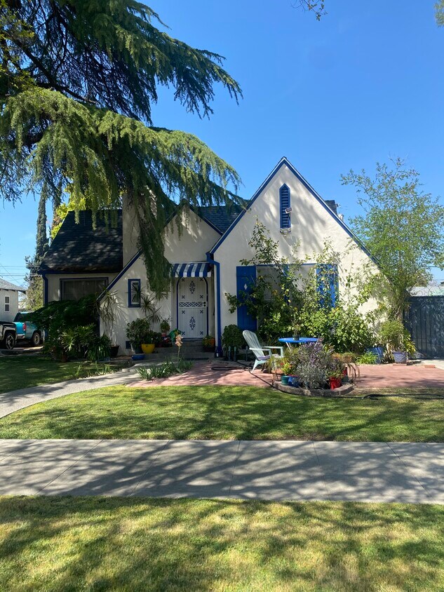 Primary Photo - 555 E Simpson Ave