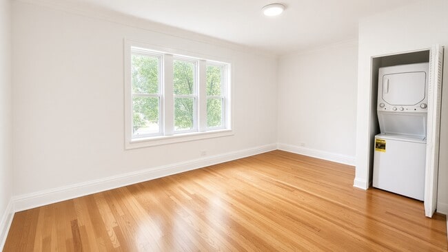 Building Photo - 3018 N Karlov Ave