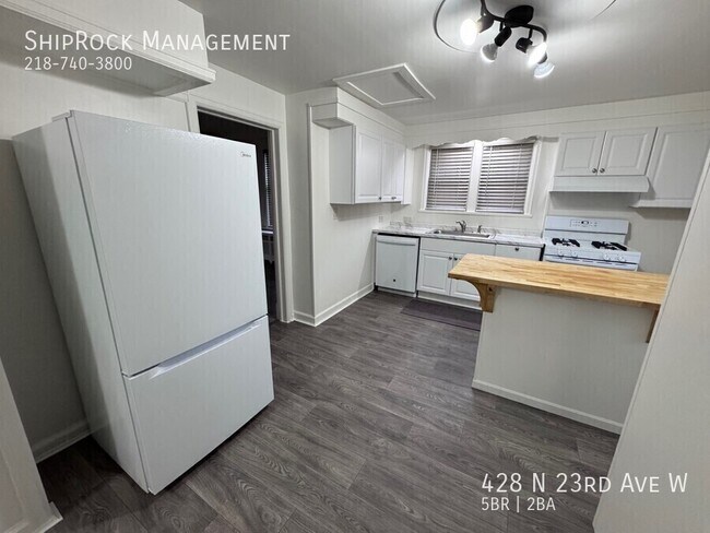 Foto del edificio - 428 N 23rd Ave W