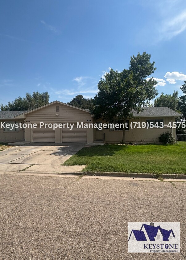 Foto principal - Nicely Updated! Northside Duplex 2 Bedroom...