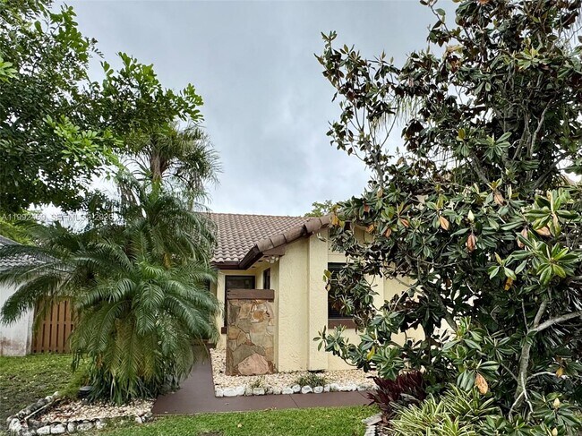 Foto del edificio - 2159 Baton Rouge