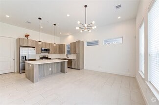 Building Photo - 564 Janisch Rd