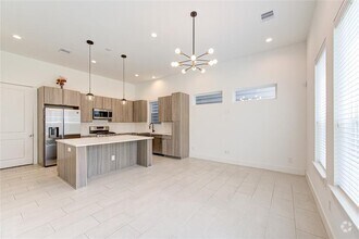 Building Photo - 564 Janisch Rd