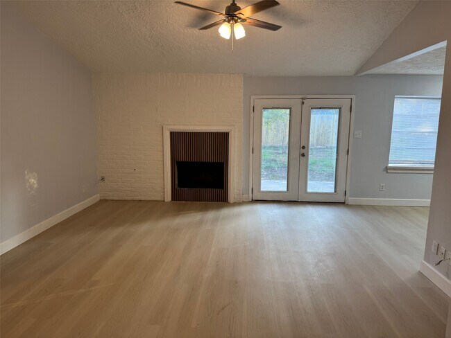 Foto del edificio - 5222 Moonshadows Dr