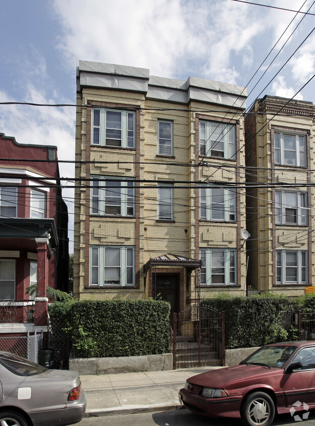 Building Photo - 208 Bidwell Ave